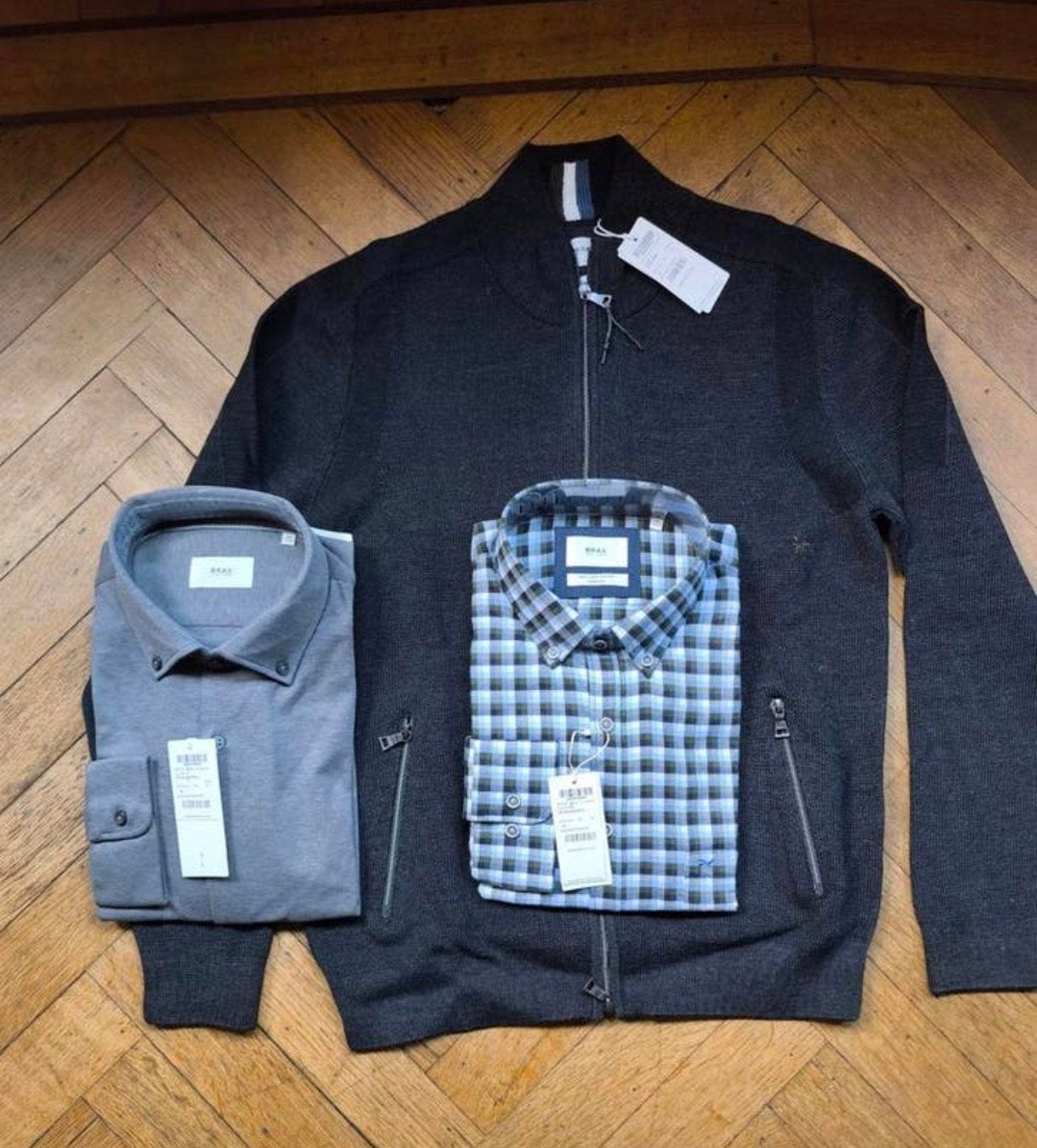 Gilet homme zippé gris anthracite M+ 2 chemises
2 chemises T, Neuf, Tour de cou 39/40 (M), Brax, Gris