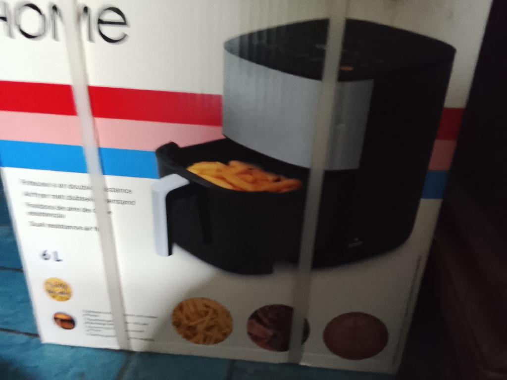 Airfryer Carrefour home jamais ouverte, Electroménager, Enlèvement, Neuf, Friteuse à air XL, 1000 à 1499 grammes