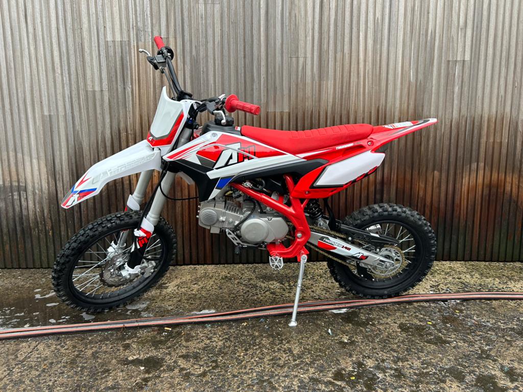 Pitbike 140cc NIEUW, Fietsen en Brommers, Ophalen, Zo goed als nieuw