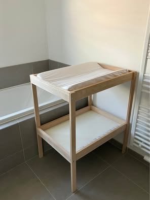 Verzorgingstafel IKEA + verzorgingskussen QUAX, Kinderen en Baby's, Ophalen, Zo goed als nieuw