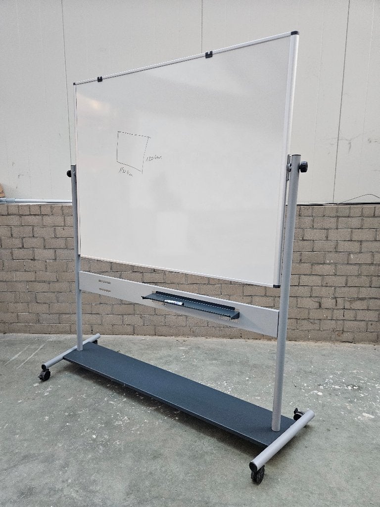 Dubbelzijdig draaibaar mobiel whiteboard van 120 x 150 cm, Diversen, Schoolborden, Zo goed als nieuw, Whiteboard, Mobiel, Ophalen of Verzenden
