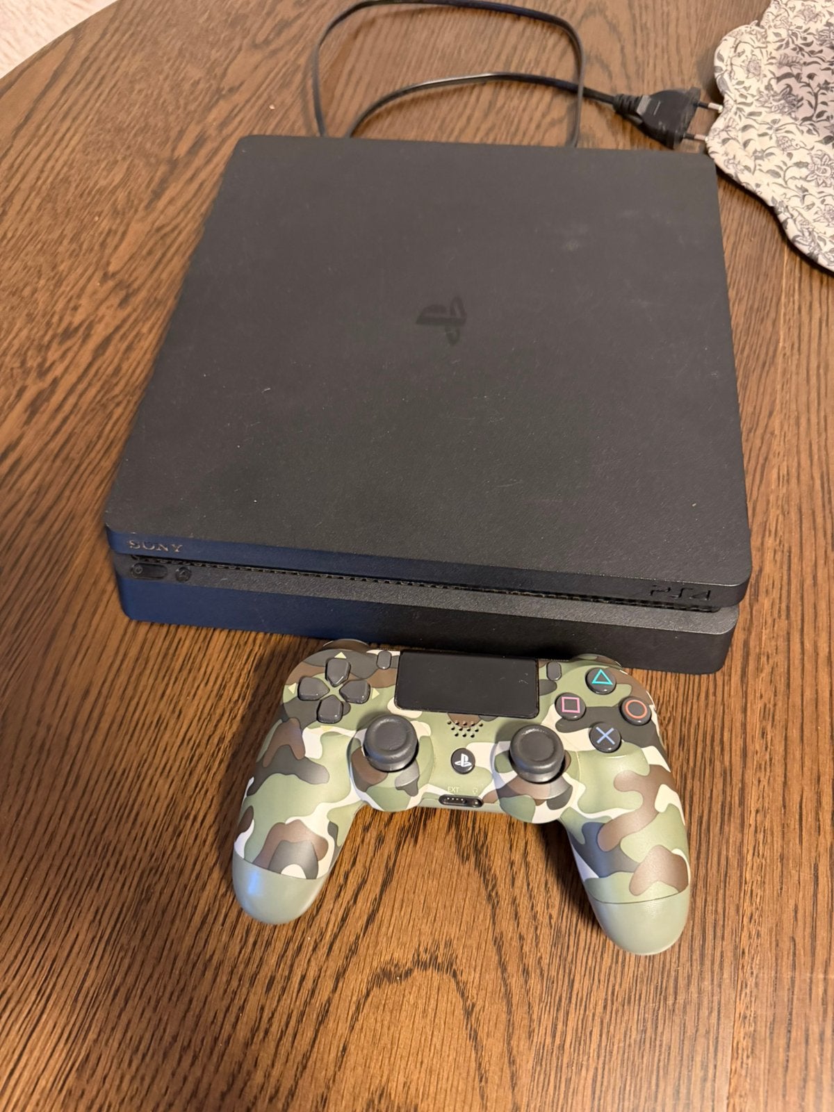 Ps4 slim met controller, Games en Spelcomputers, Spelcomputers | Sony PlayStation 4, Ophalen, Zo goed als nieuw