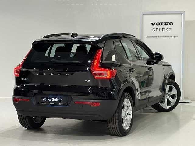 Volvo XC40 T2 Momentum, Euro 6, Zwart, Bedrijf, 5 zetels