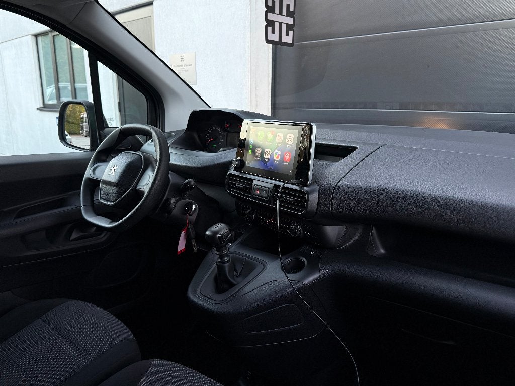 Peugeot Partner 1.2i | CARPLAY | TREKHAAK | 3PL | PDC |AIRCO, Voorwielaandrijving, Stof, 1199 cc, https://public.car-pass.be/vhr/71fa9cea-c238-428d-ac97-c242b0cc17c4