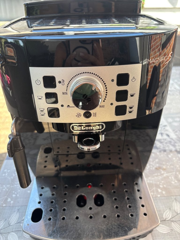 Koffiemachine Delonghi, Elektronische apparatuur, Koffiezetapparaten, Ophalen, Gebruikt, Koffiemachine, Afneembaar waterreservoir
