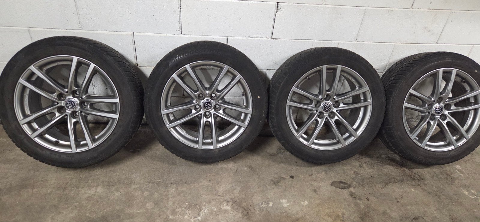 jantes bmw 5 x 112 avec pneu hiver 225 50 17 Bridgestone, Autos : Pièces & Accessoires, Pneus et Jantes, Pneus hiver, 17 pouces
