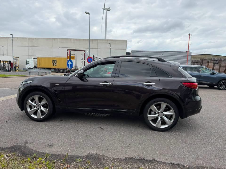 Infiniti FX37 AWD 3.7i V6 AUTOMAAT – LICHTE VRACHT – 320 PK, Auto's, Infiniti, Automaat, Lichtsensor, Bruin, Leder