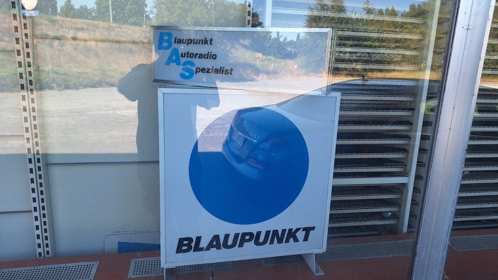 Boîtes à lumière publicitaires pour pièces automobiles, Offres d'emploi, Emplois | Chauffeurs