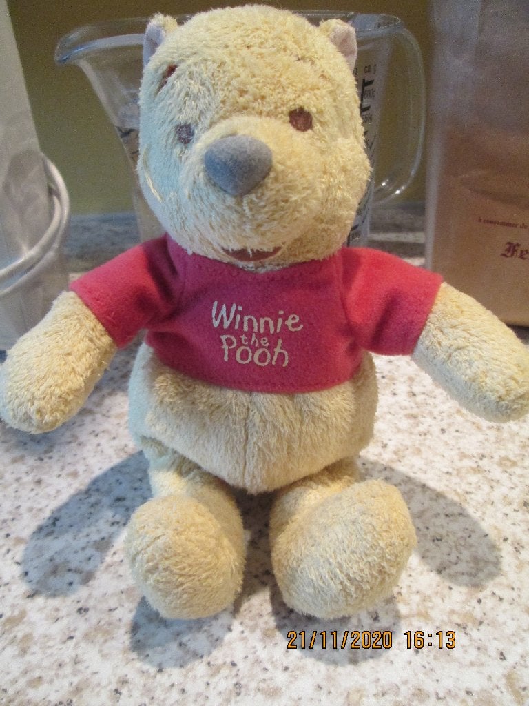WINNIE L’OURSON en peluche, Verzamelen, Ophalen, Winnie de Poeh of vrienden, Zo goed als nieuw, Knuffel