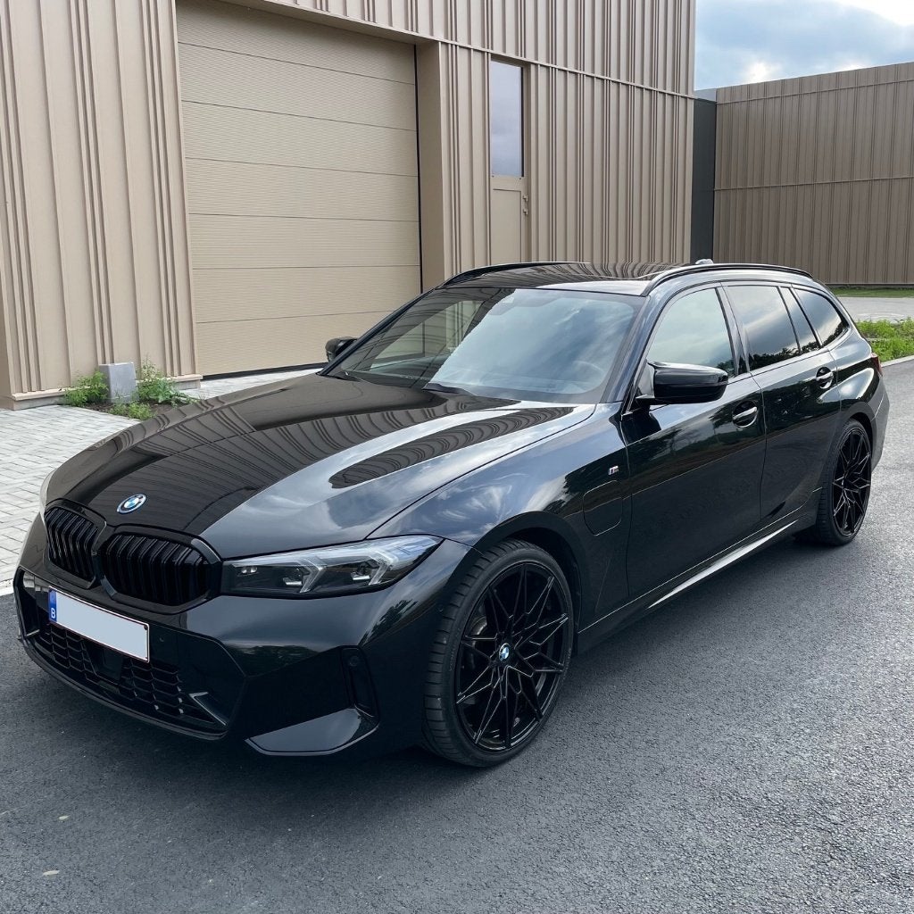 BMW – 330e Touring M-Sport / PANO / HUD / Sportzetels / 20”, Auto's, Automaat, Achterwielaandrijving, 4 cilinders, Zwart