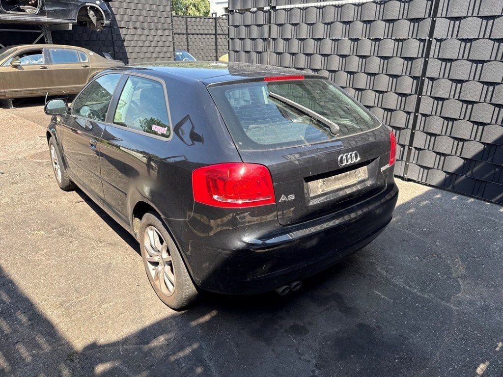 HAYON ARRIÈRE / MALLE Audi A3 (8P1) (|8P3827023AF|), Auto-Union-Straße  1,
85057  Ingolstadt, DE, Info@audi.de, Haillon arrière