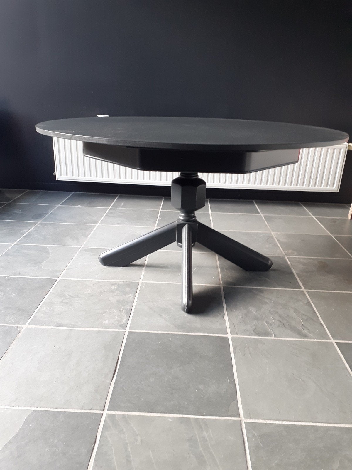 Houten ronde tafel, Ophalen