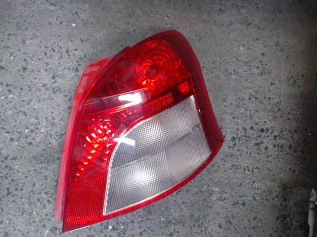 Feu arrière droit Toyota Yaris 2 2005-2009 LP/15328, Enlèvement, Utilisé, Toyota