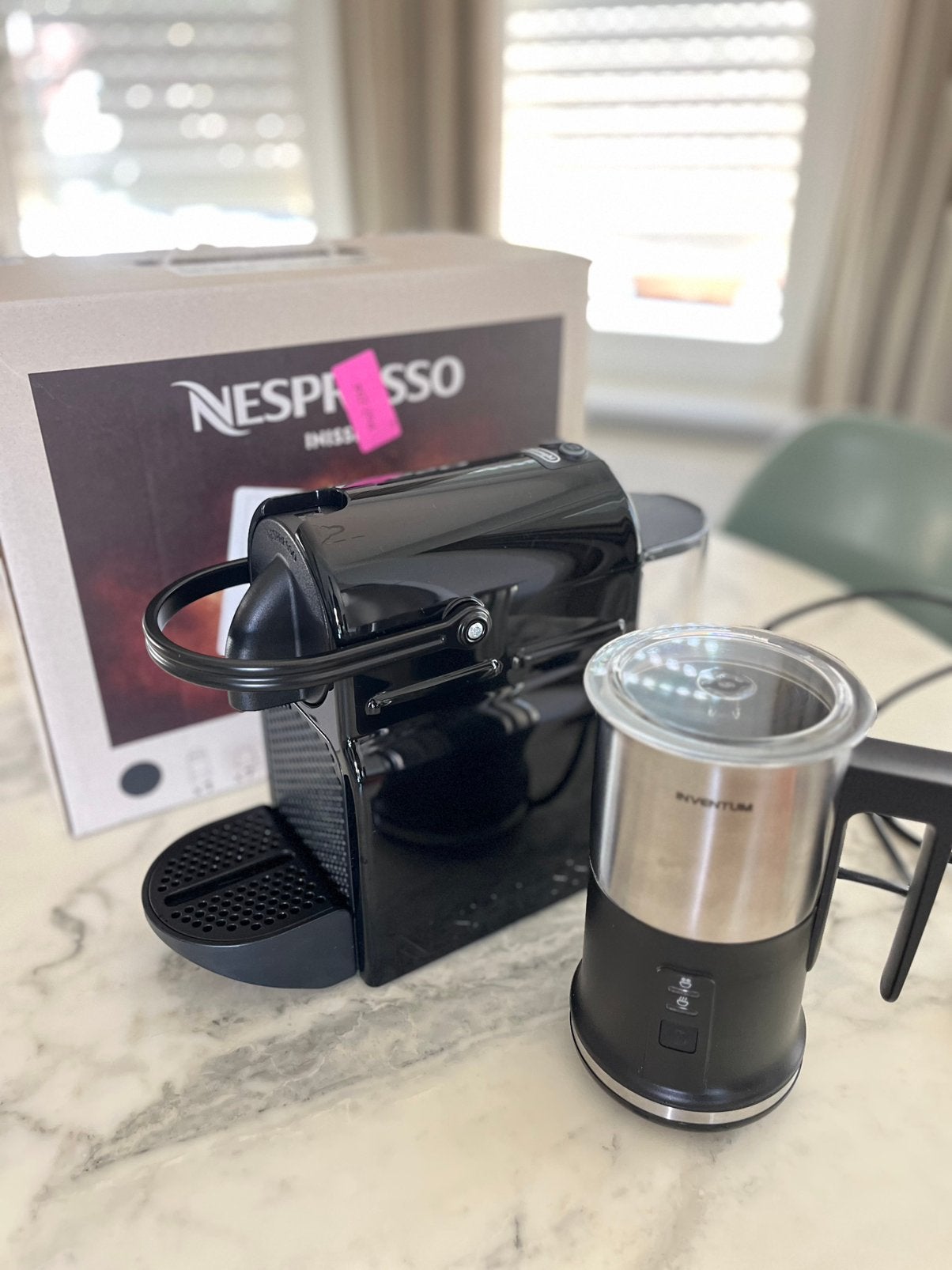 Delonghi Inissia 25 eur + mousseur à lait Inventum 10 eur, Electroménager, Enlèvement, Comme neuf, Cafetière