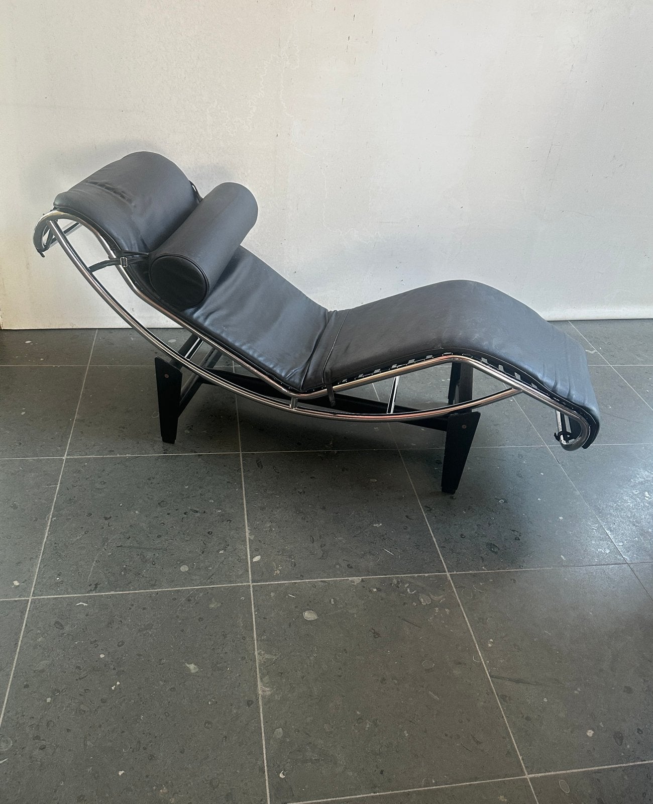 chaise longue LC4, Antiquités & Art, Antiquités | Meubles | Chaises & Canapés, Enlèvement