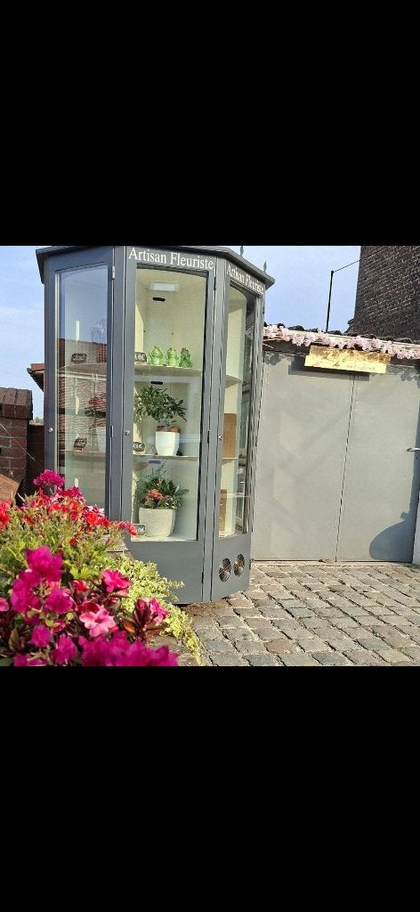 Kiosque à fleurs, Enlèvement