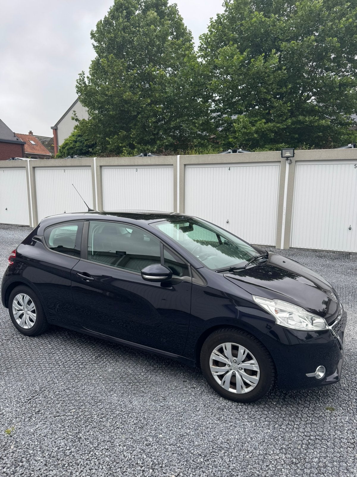 Zwartblauwe Peugeot 208, Autos, Peugeot, Particulier, ABS, Régulateur de distance, Airbags, Air conditionné, Alarme, Bluetooth
