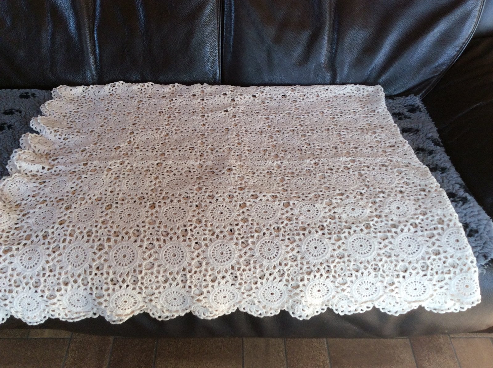 Licht beige gehaakte bedsprei 1 pers., Huis en Inrichting, Ophalen, Beige