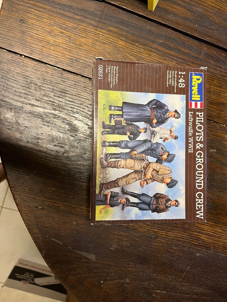 Maquette REVELL pilots 1/48, Enlèvement ou Envoi, Revell