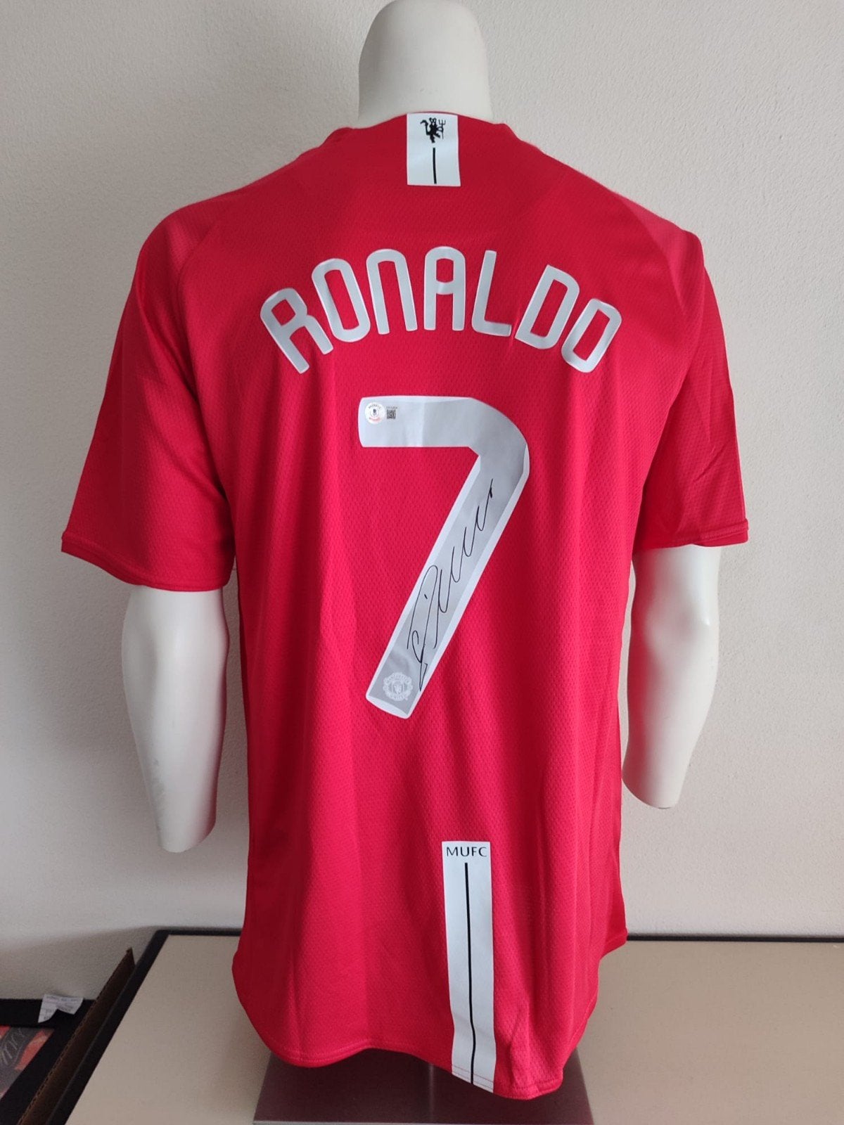 Homme signé. Unis par Cristiano Ronaldo et Beckett, Enlèvement ou Envoi, Maillot