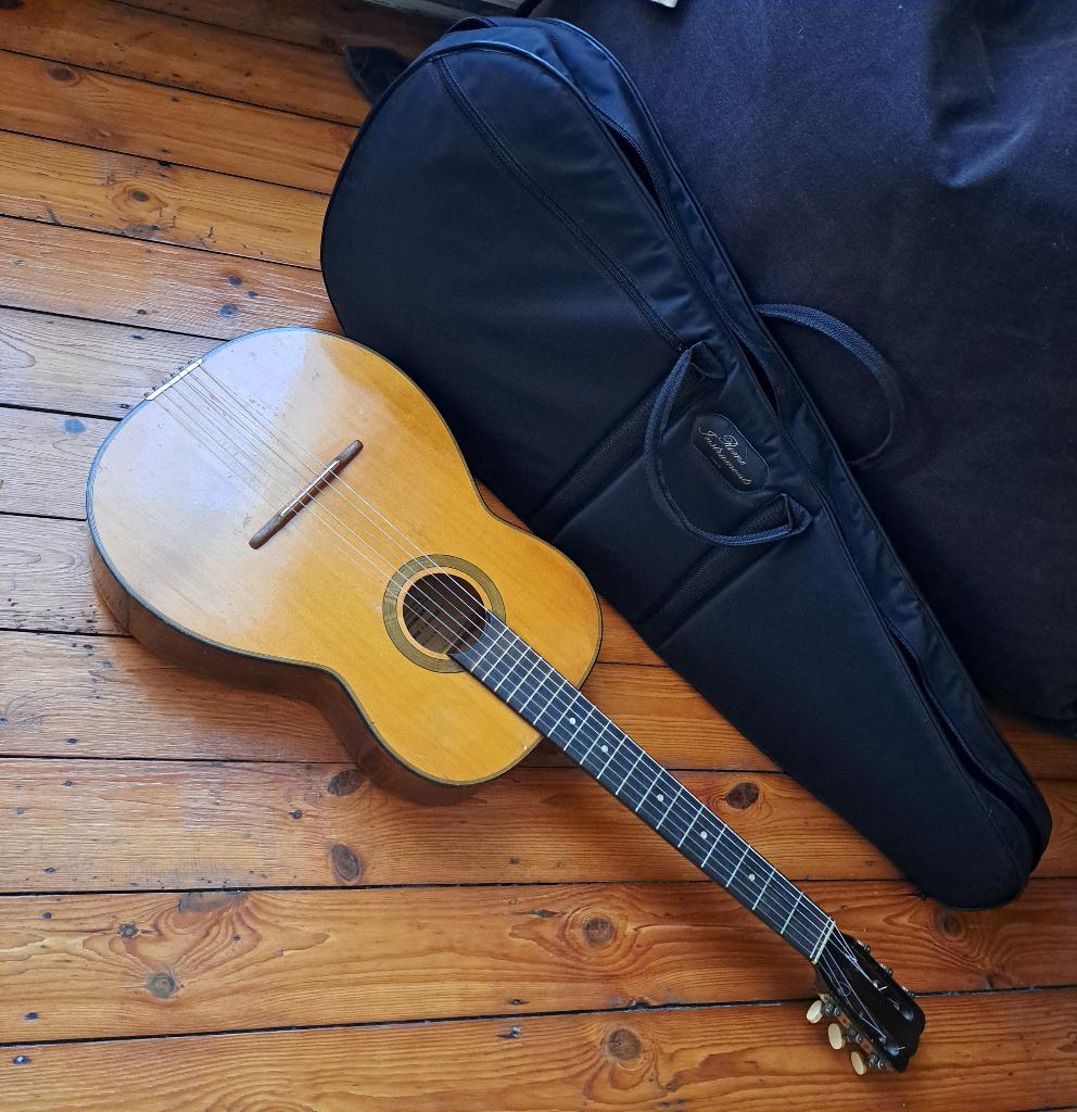 Guitare rare, Musique & Instruments, Enlèvement, Comme neuf, Guitare classique ou espagnole, Avec valise