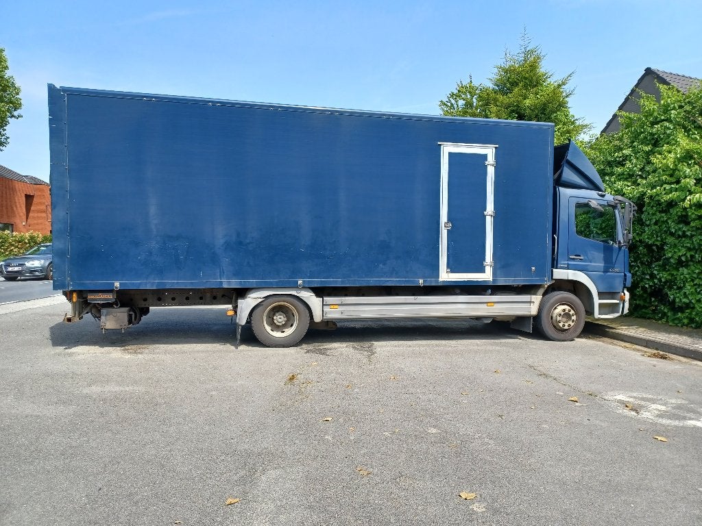 Paardenvrachtwagen te koop, Autos, Camions, Particulier, Airbags, Radio, USB, Mercedes-Benz, Diesel, 2 portes, Boîte manuelle