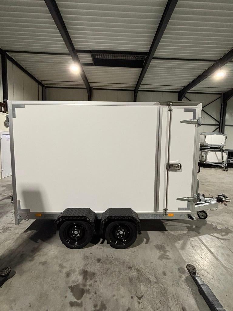 gesloten geremde aanhangwagen, Ophalen