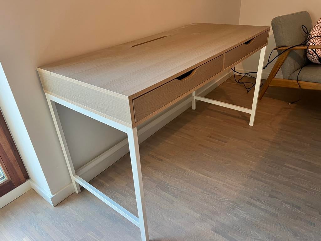 Bureau IKEA ALEX wit gelazuurd/eikenpatroon, 132x58 cm, Huis en Inrichting, Bureaus, Ophalen, Zo goed als nieuw, IKEA, Wit