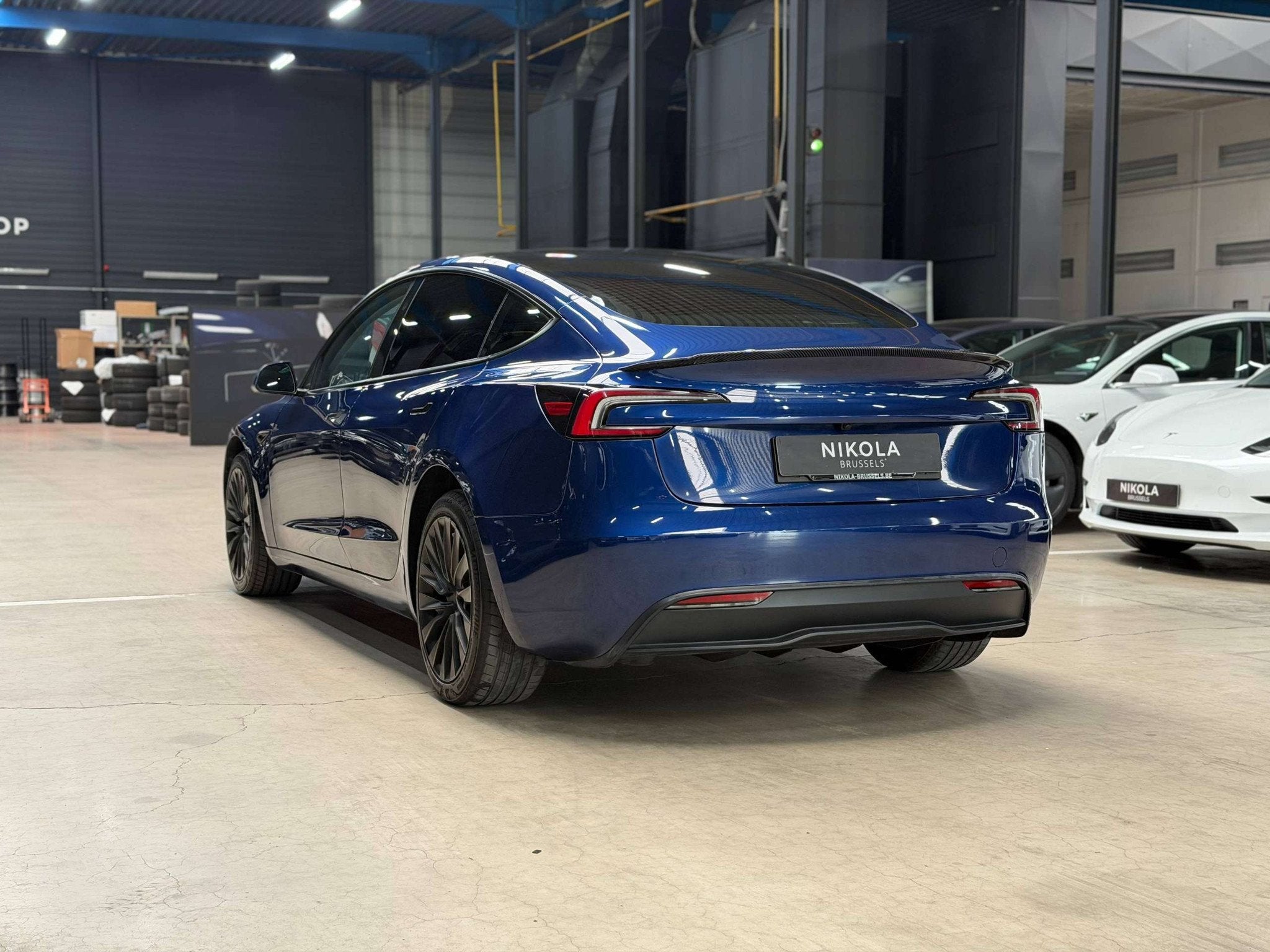 Tesla Model 3 REAR WHEEL DRIVE - AUTOPILOT - HIGHLAND PREMIU, Auto's, Tesla, Automaat, Achterwielaandrijving, Gebruikt, Zwart
