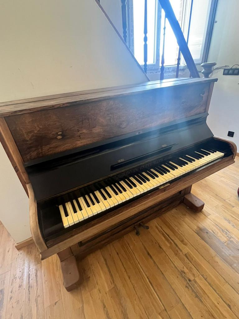 Piano werkt perfect, Muziek en Instrumenten, Piano's, Gebruikt, Piano, Bruin, Ophalen