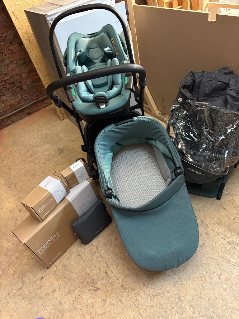 Buggy met al de toebehoren bij merk easywalker groene kleur, Kinderen en Baby's, Kinderwagens en Combinaties, Ophalen, Zo goed als nieuw