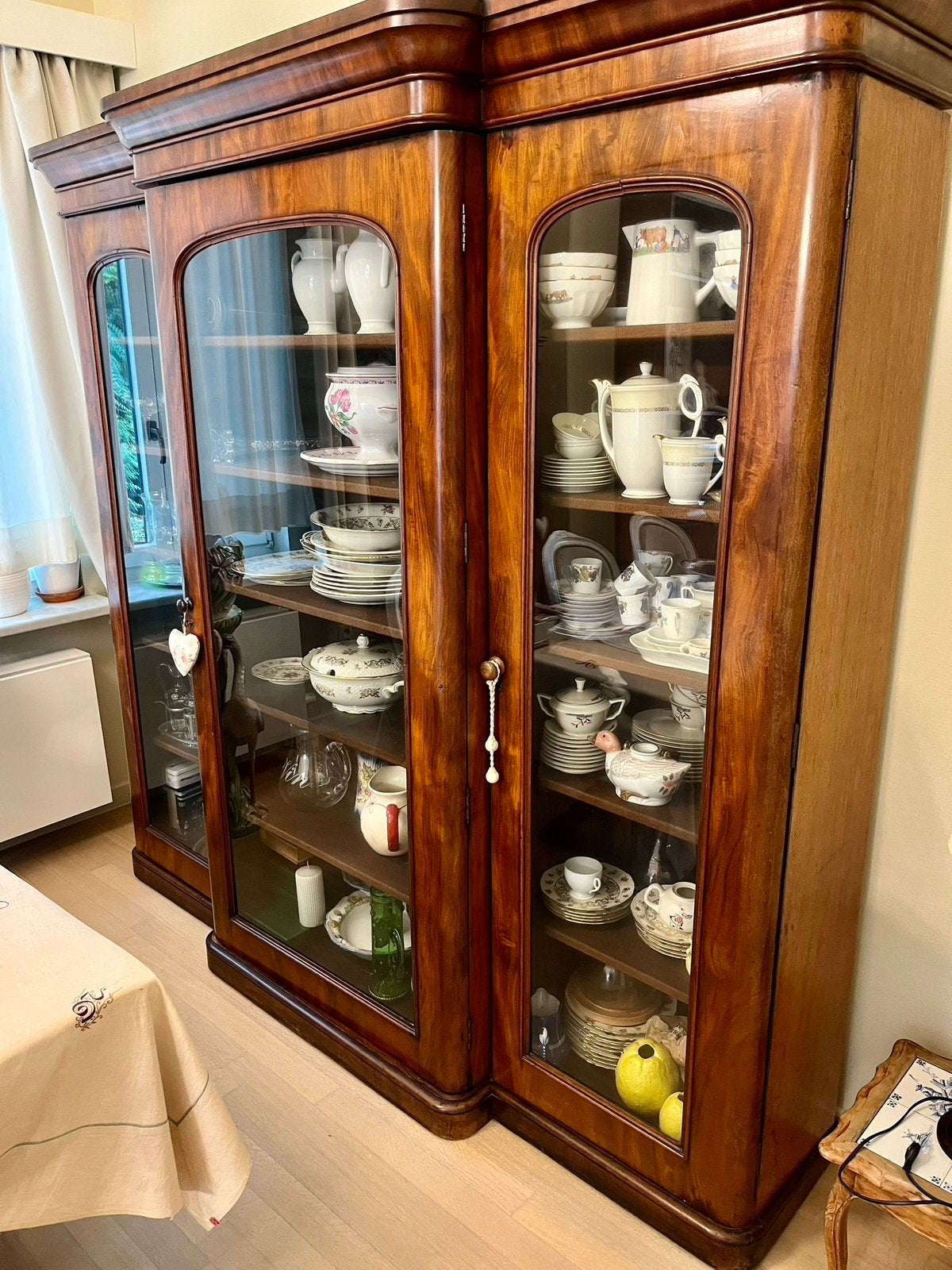 Vitrine, Avec porte(s), 150 à 200 cm, Utilisé, Autres essences de bois