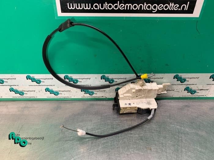 Serrure portière mécanique 2portes droite d'un Citroen C4, Autos : Pièces & Accessoires, -, 3 mois de garantie, Utilisé, -