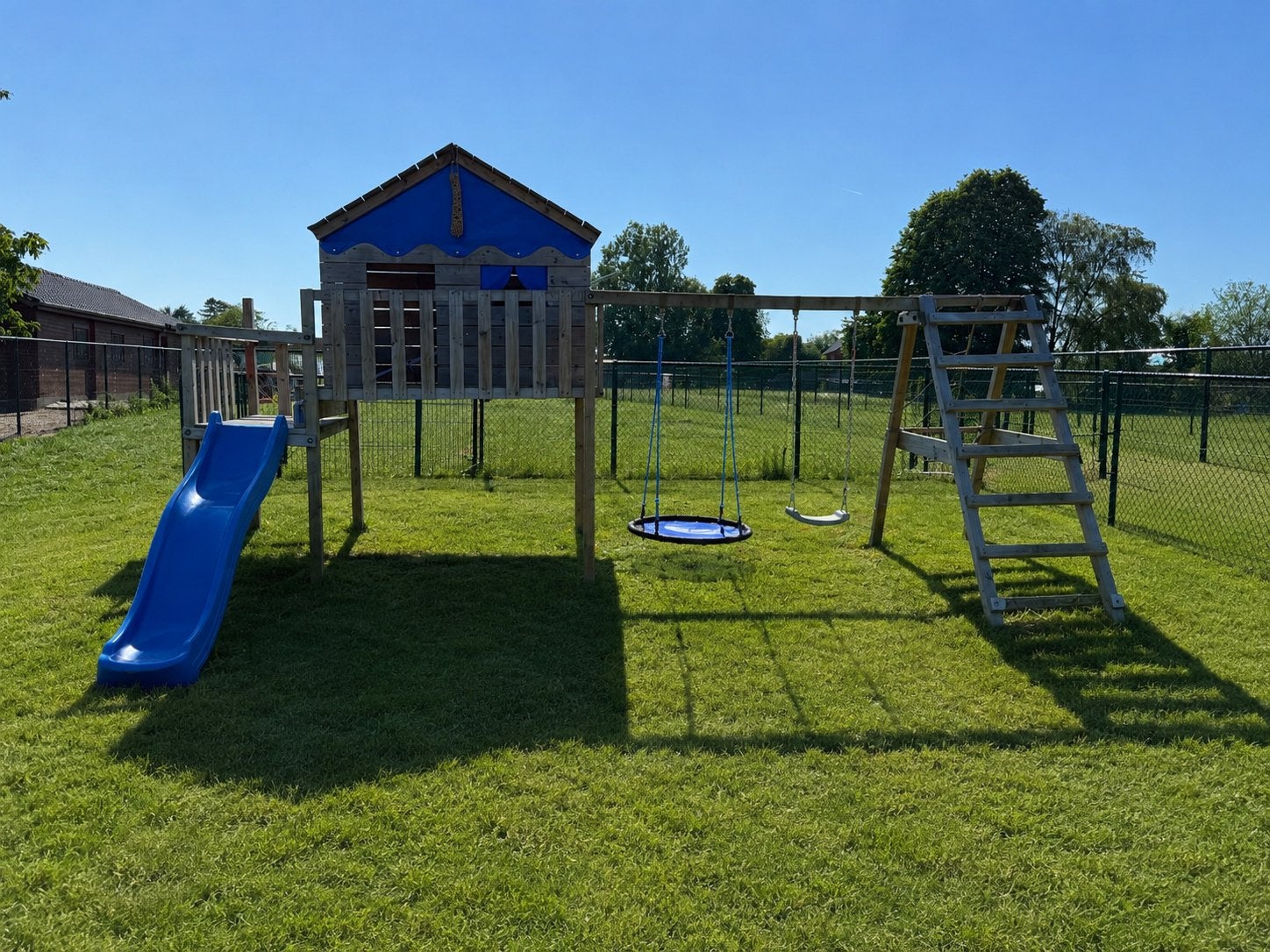 Speeltuig met glijbaan en schommels, Kinderen en Baby's, Ophalen, Gebruikt, Schommel