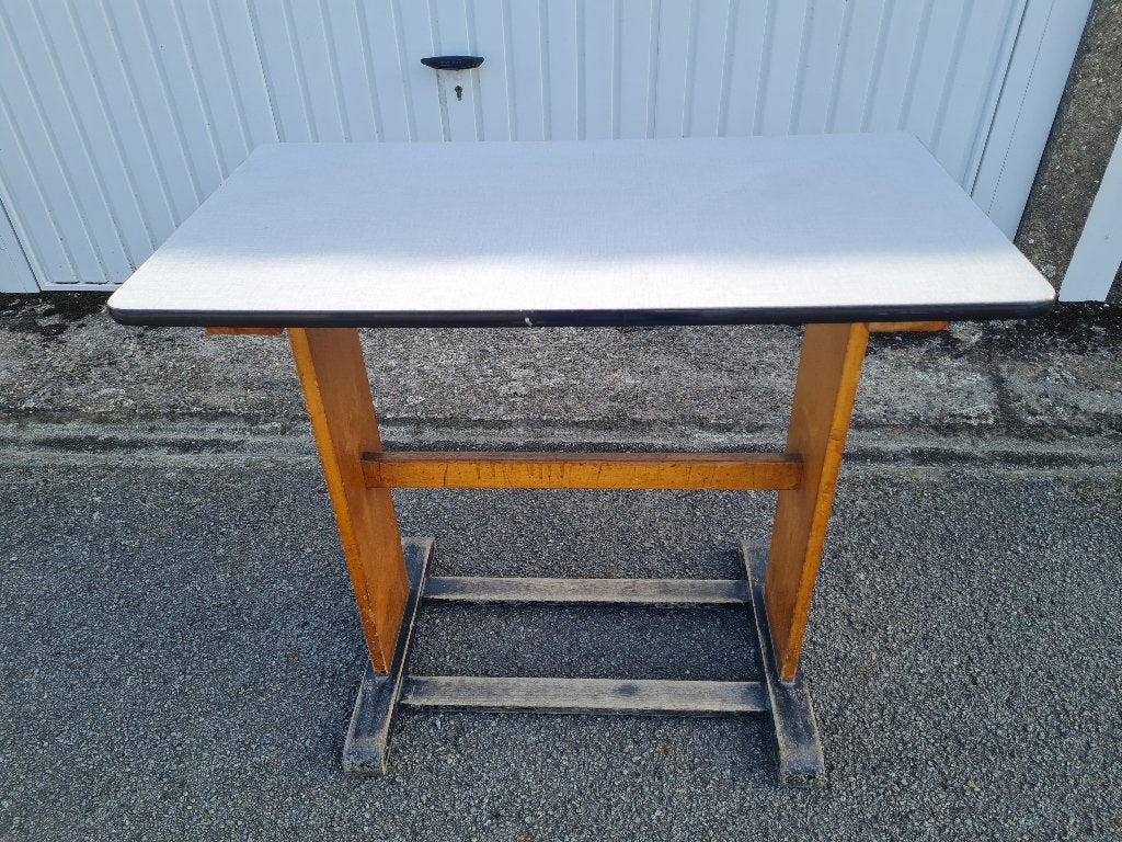 Houten vintage tafel -werktafel – stevig en decoratief, Enlèvement