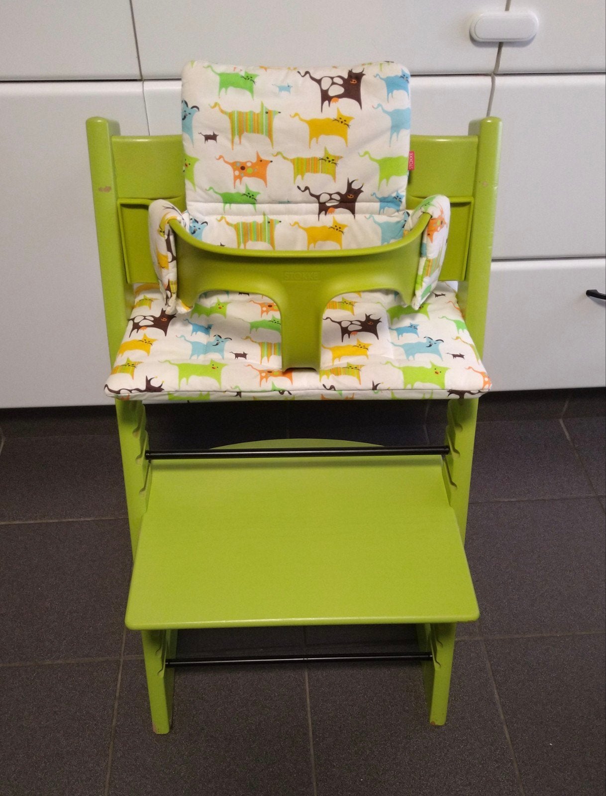 Stokke Tripp Trapp vert citron/vert citron, Enfants & Bébés, Enlèvement, Utilisé, Chaise évolutive, Coulissant