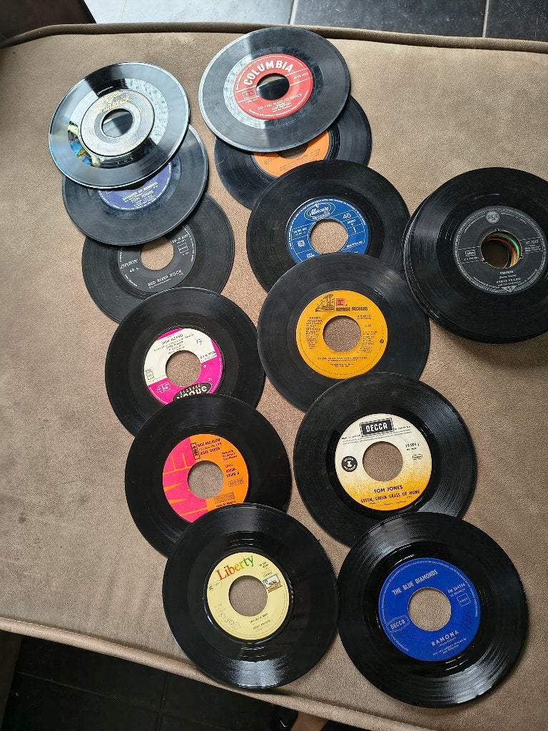 Pack5 singles 25 vinyles 45T : hits 50's, 60's, 70's & 80's, Enlèvement ou Envoi, 1960 - 1969, Utilisé, 7 inch