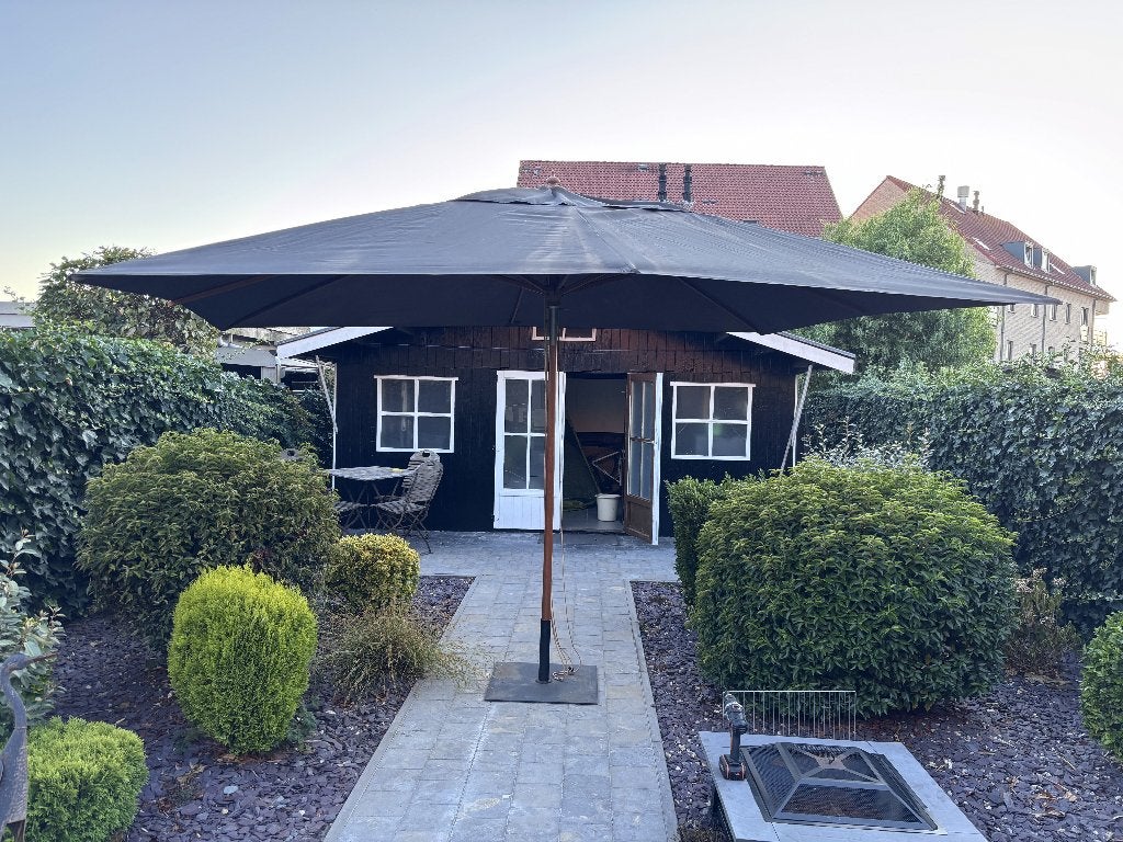 Grote Bristol parasol met voet, Jardin & Terrasse, Parasols, Enlèvement, Comme neuf, 3 à 4 mètres, Étanche