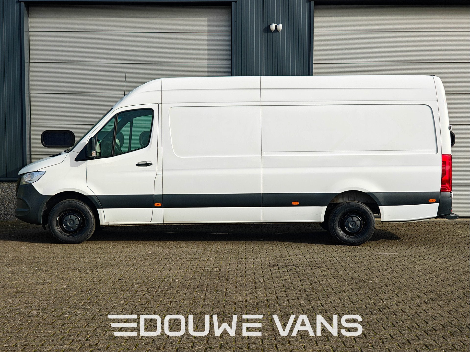 Mercedes-Benz Sprinter L3 317 Airco Cruise Control DAB MBUX, Auto's, Bestelwagens en Lichte vracht, Gebruikt, Zwart, 4 cilinders
