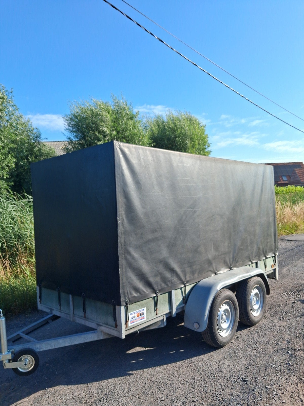 Gesloten aanhangwagen 750kg dubbelas 3m10 x 1m33 x 1m47., Ophalen, Zo goed als nieuw