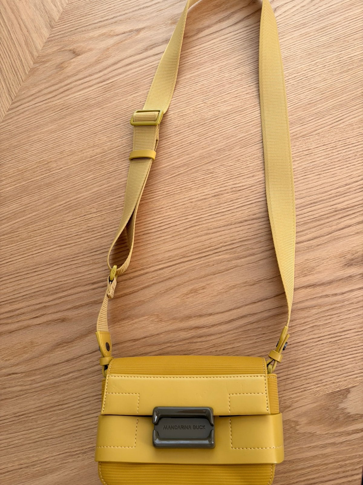 Handtas Mandarina Duck, in perfecte staat, Enlèvement, Comme neuf, Jaune