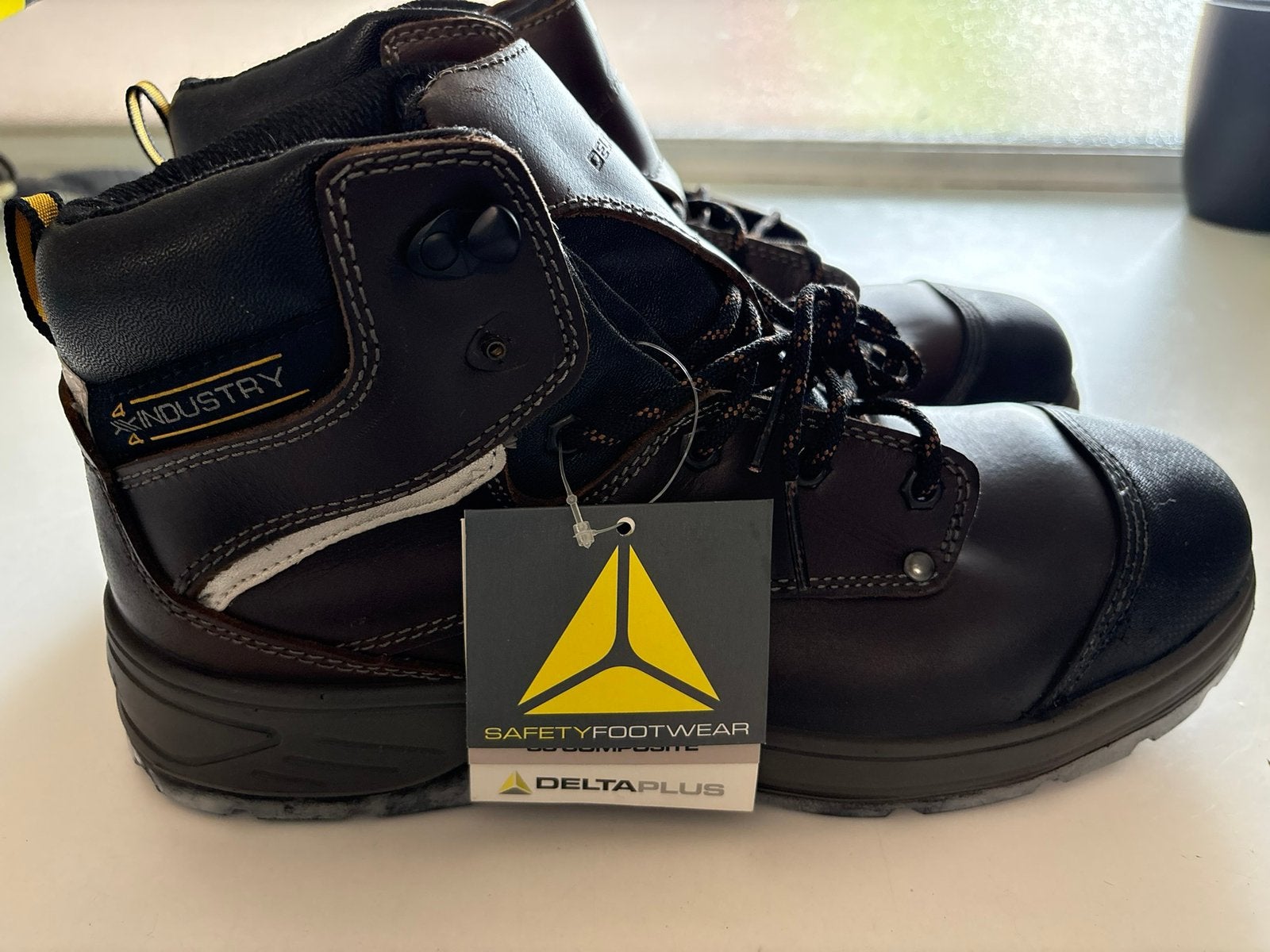Chaussures de sécurité DELTA PLUS Frontera S3 Taille 45, Ophalen of Verzenden, Zo goed als nieuw