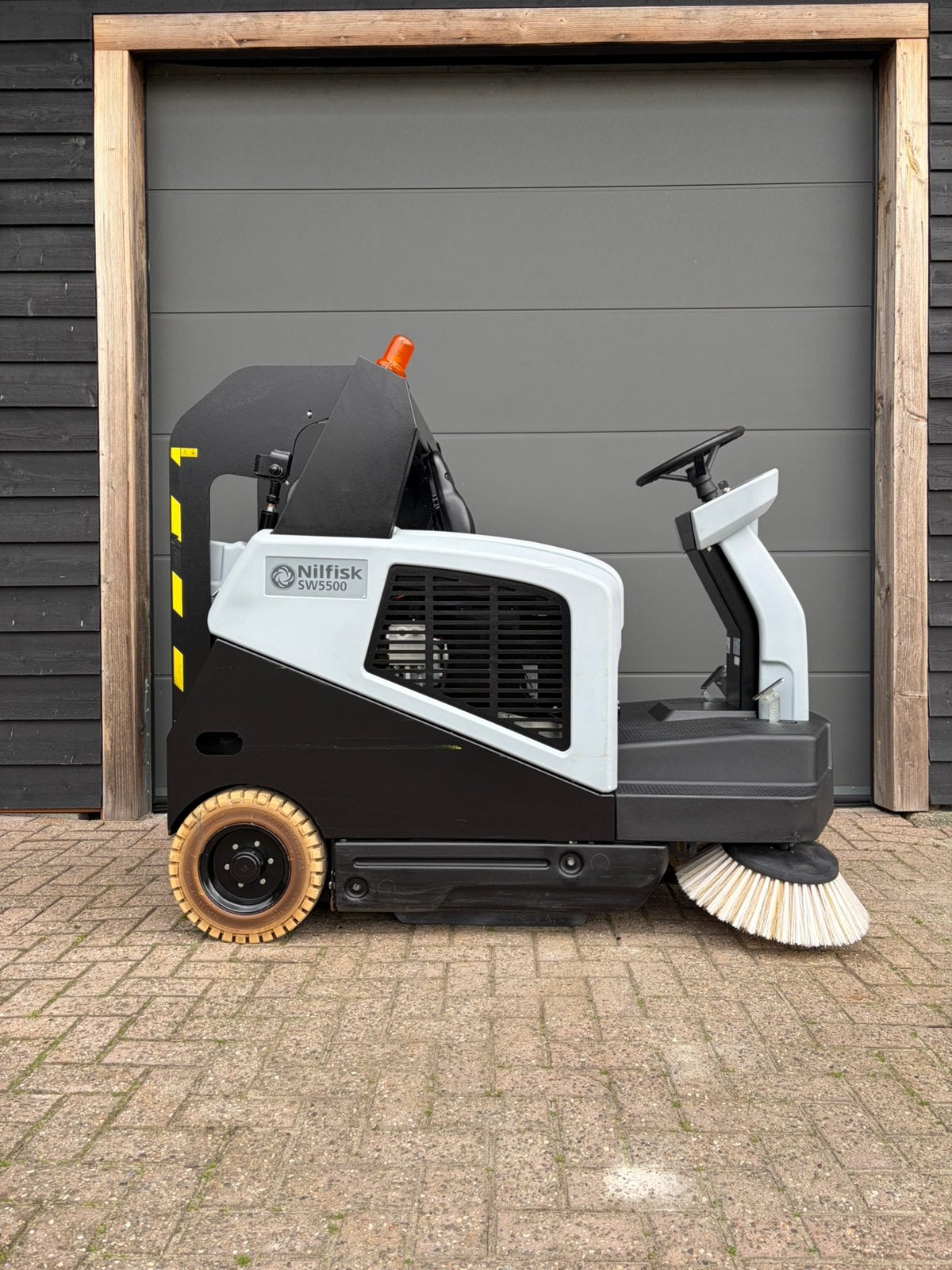 Veegmachine | Nilfisk SW5500 | Nieuw accupakket!, Zakelijke goederen, Ophalen of Verzenden