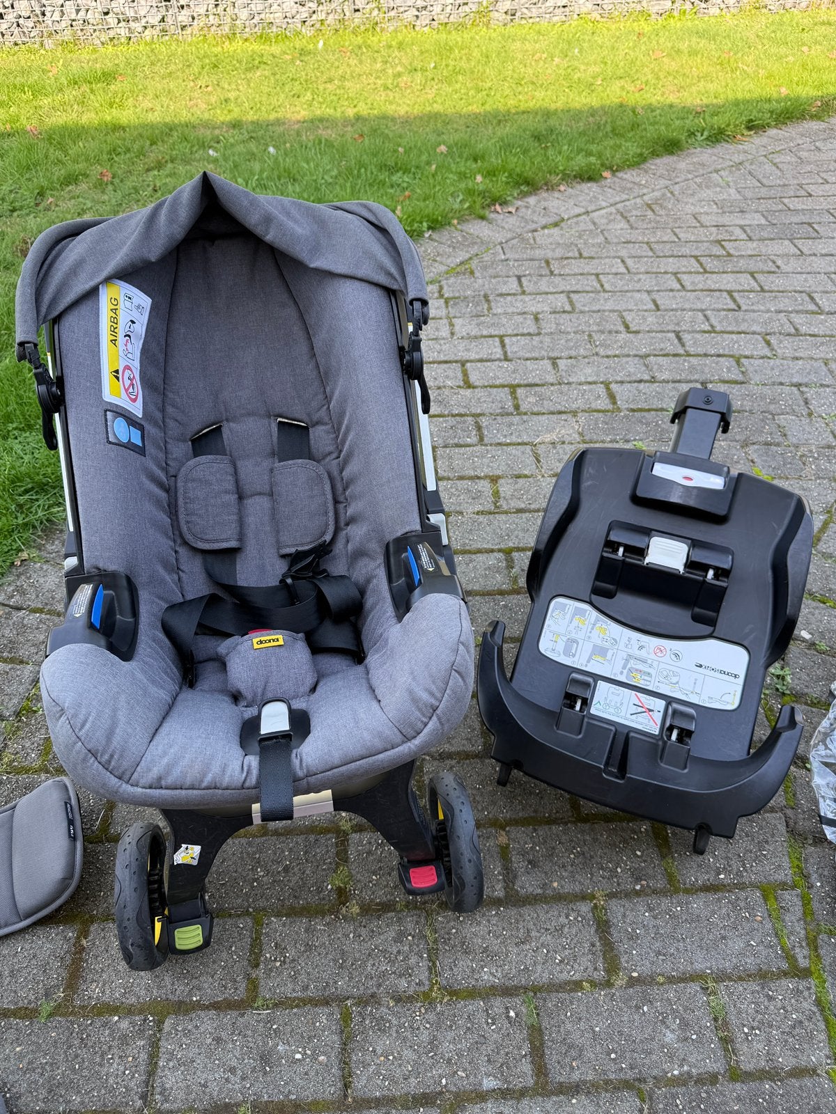 Doona autostoel & kinderwagen, Isofix-base + accessoires, Ophalen, Zo goed als nieuw, Kinderwagen