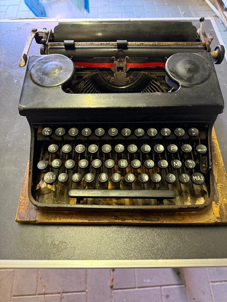 Machine à écrire ancienne - Fonctionne avec la clé d'origine, Antiquités & Art, Enlèvement ou Envoi