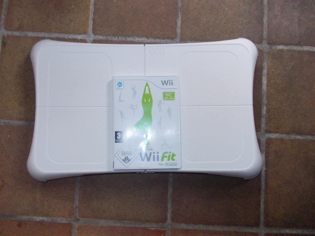 witte wii balance board + wii fit / wii u, Games en Spelcomputers, Ophalen of Verzenden, Gebruikt