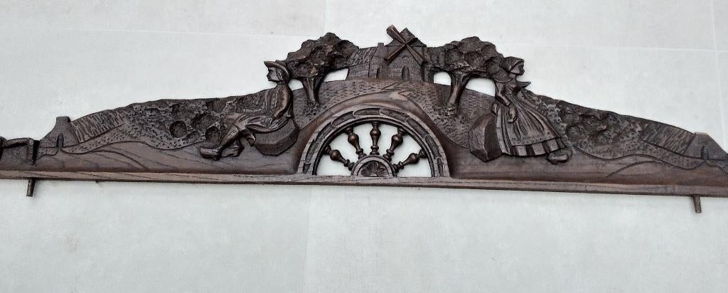 Antiek Bretoens fronton in hout., Ophalen