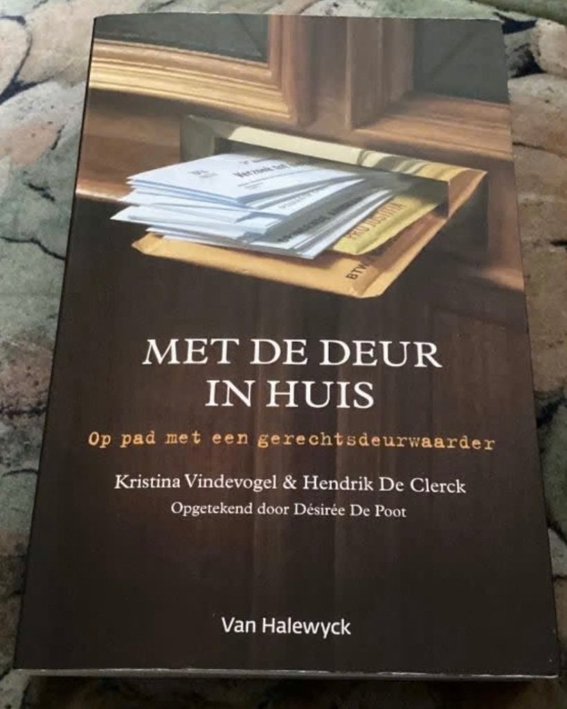 Met De Deur In Huis - Op pad met een gerechtsdeurwaarder, Ophalen of Verzenden