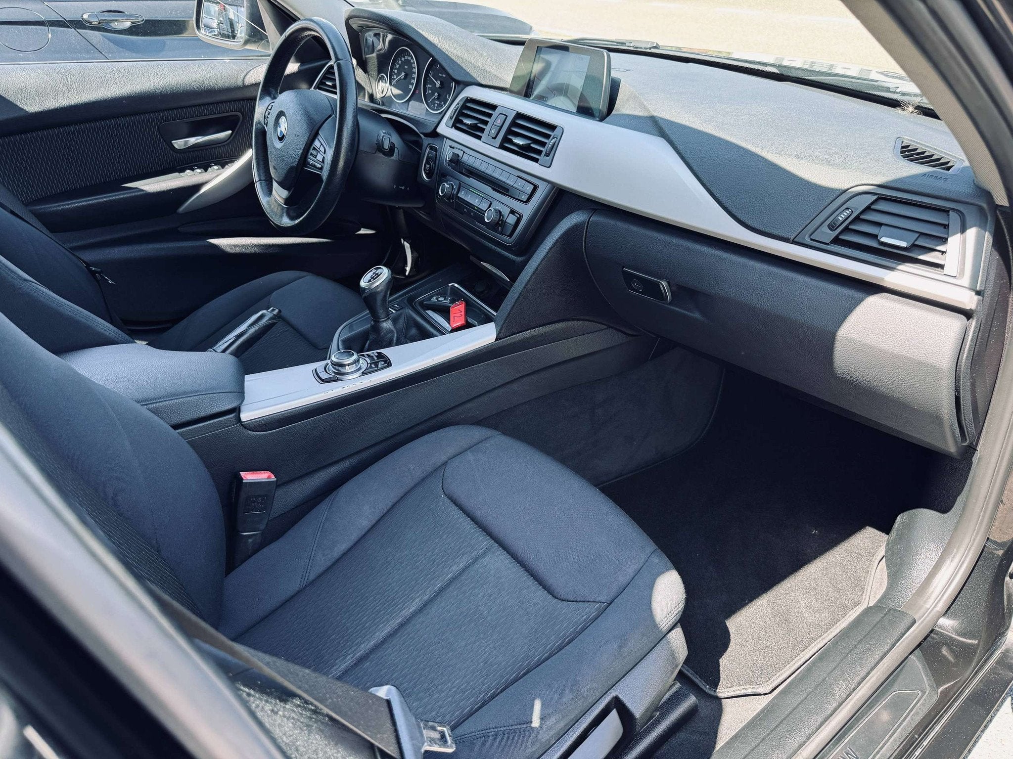 BMW 3 Serie 318 Touring 318 d automatique, Luxury, Garantie, Autos, Cuir, Achat, Entreprise, Noir