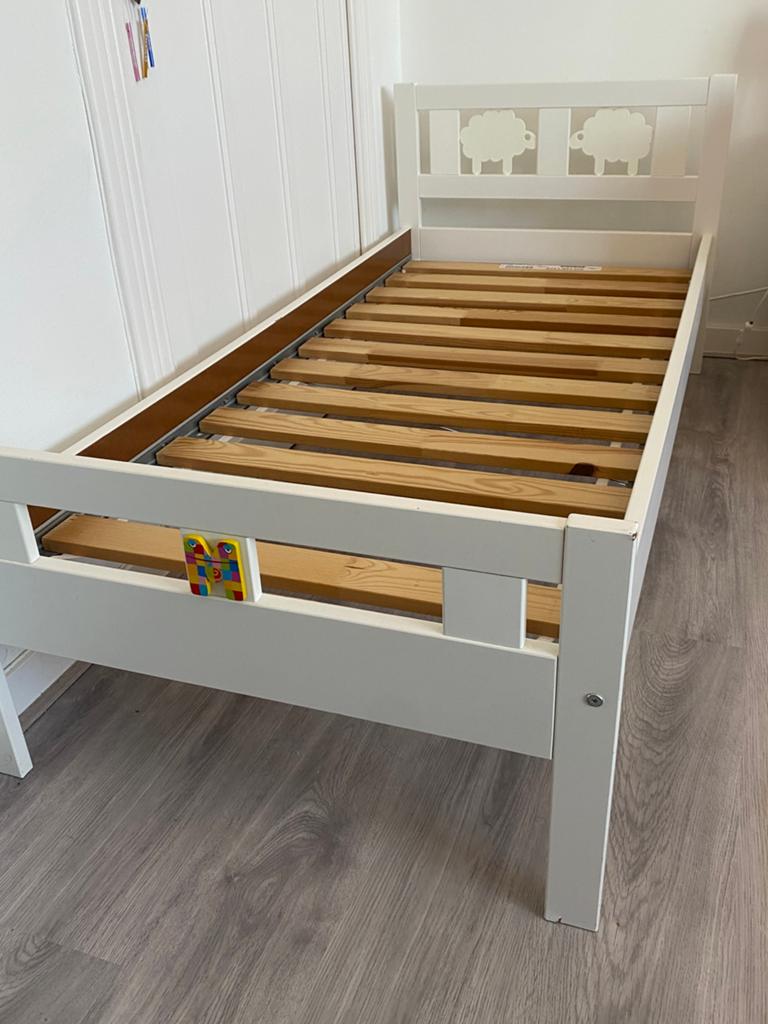 Lit Ikea avec matelas, Enfants & Bébés, Enlèvement ou Envoi, Comme neuf, Matelas